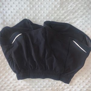 LULULEMON HOTTY HOT SHORT SIZE 6